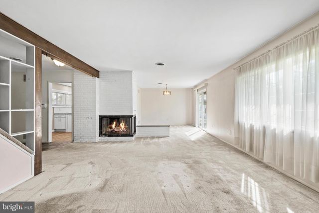 18 S FORSYTHIA DR S, Levittown, PA 19056