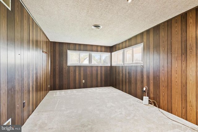 18 S FORSYTHIA DR S, Levittown, PA 19056