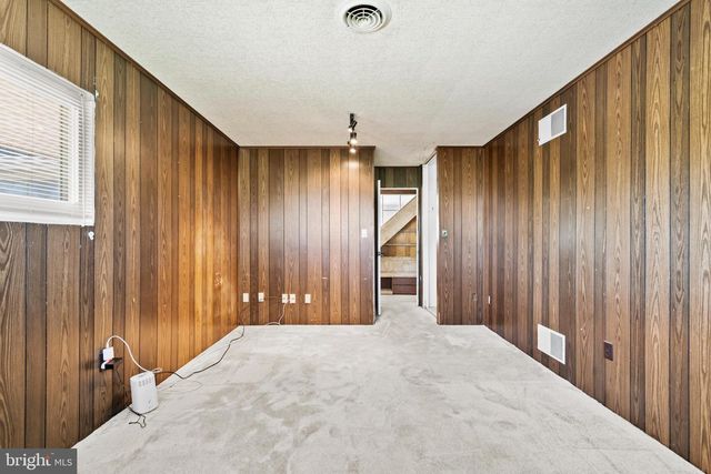 18 S FORSYTHIA DR S, Levittown, PA 19056