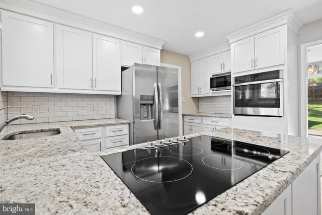 18 S FORSYTHIA DR S, Levittown, PA 19056