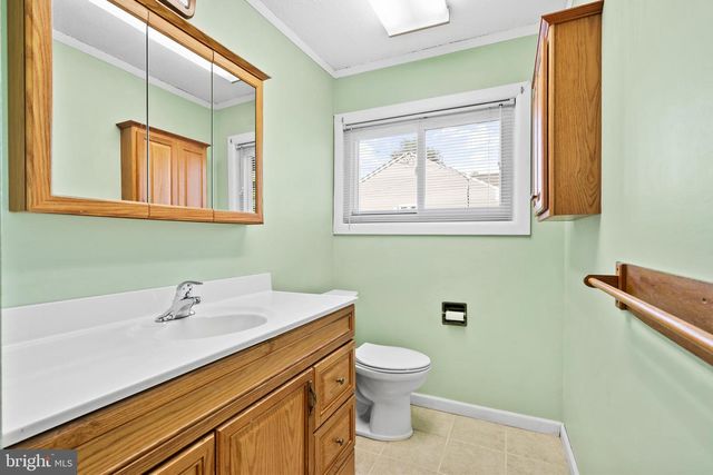 18 S FORSYTHIA DR S, Levittown, PA 19056