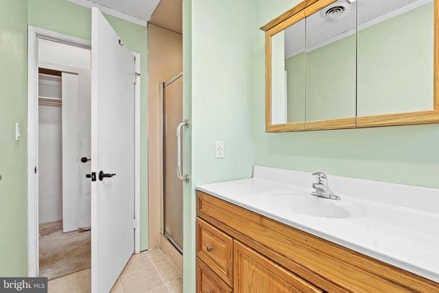 18 S FORSYTHIA DR S, Levittown, PA 19056