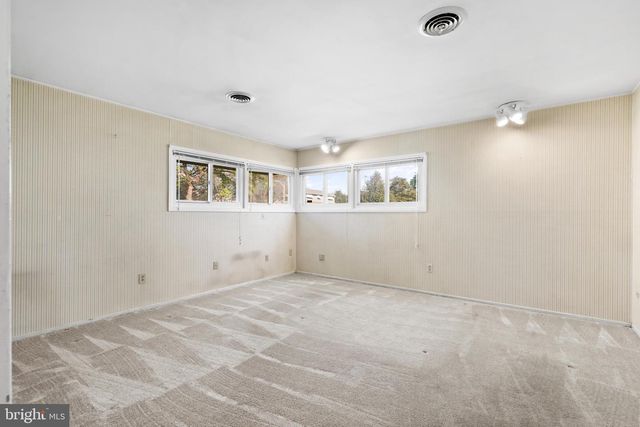 18 S FORSYTHIA DR S, Levittown, PA 19056