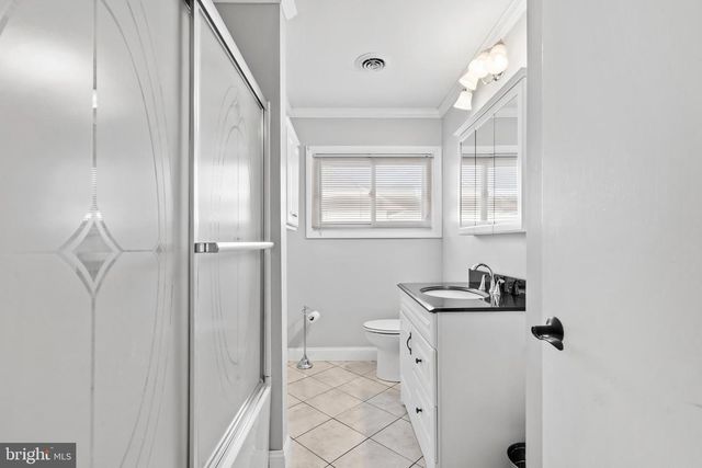 18 S FORSYTHIA DR S, Levittown, PA 19056