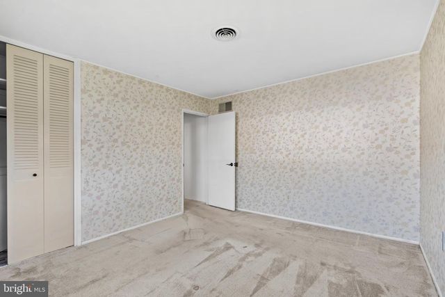 18 S FORSYTHIA DR S, Levittown, PA 19056