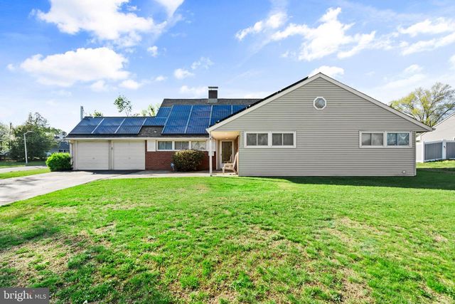 18 S FORSYTHIA DR S, Levittown, PA 19056