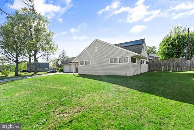 18 S FORSYTHIA DR S, Levittown, PA 19056