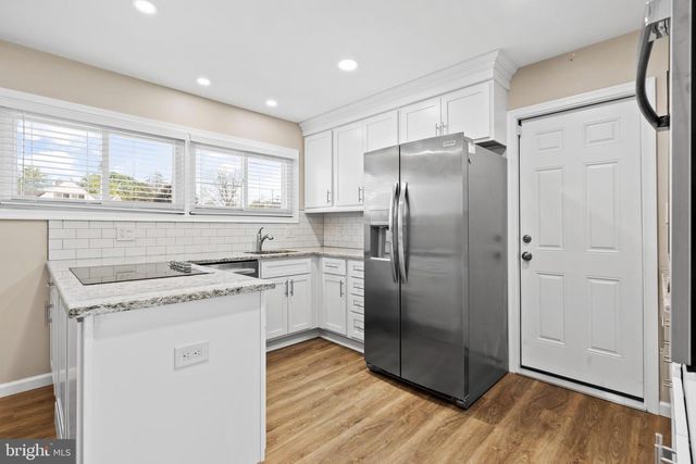 18 S FORSYTHIA DR S, Levittown, PA 19056