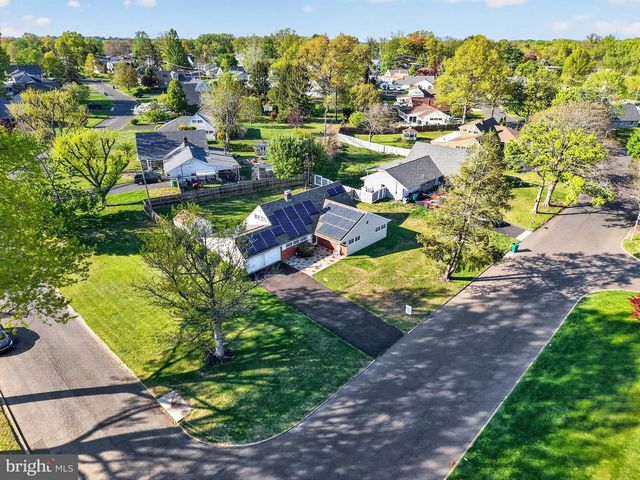 18 S FORSYTHIA DR S, Levittown, PA 19056