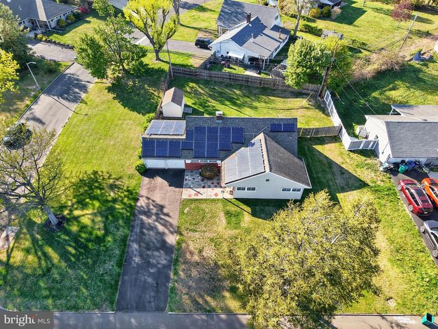 18 S FORSYTHIA DR S, Levittown, PA 19056