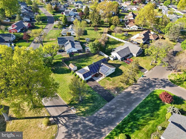 18 S FORSYTHIA DR S, Levittown, PA 19056