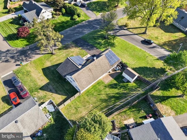 18 S FORSYTHIA DR S, Levittown, PA 19056