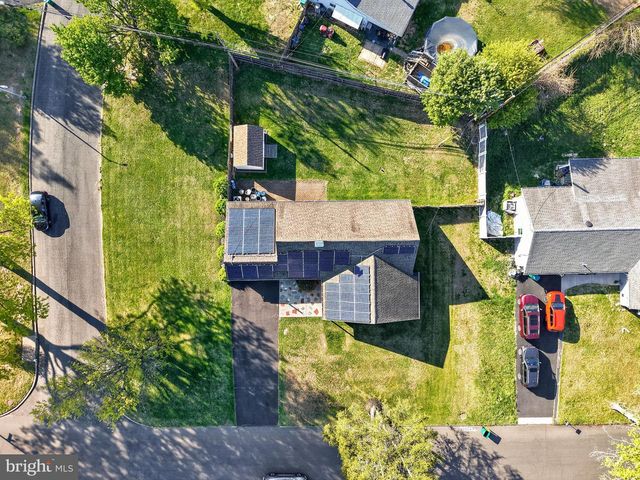 18 S FORSYTHIA DR S, Levittown, PA 19056