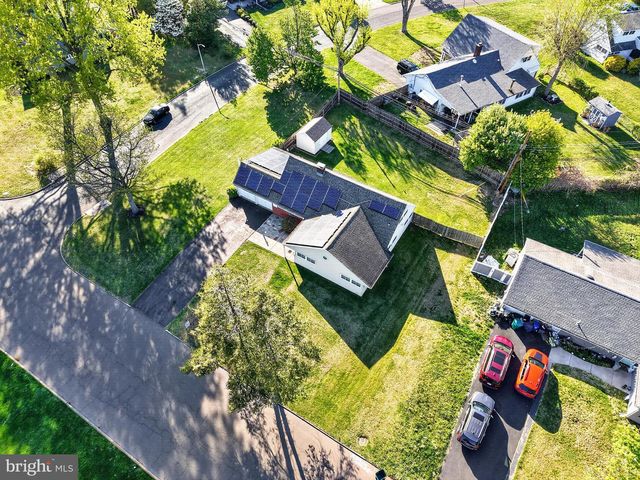 18 S FORSYTHIA DR S, Levittown, PA 19056