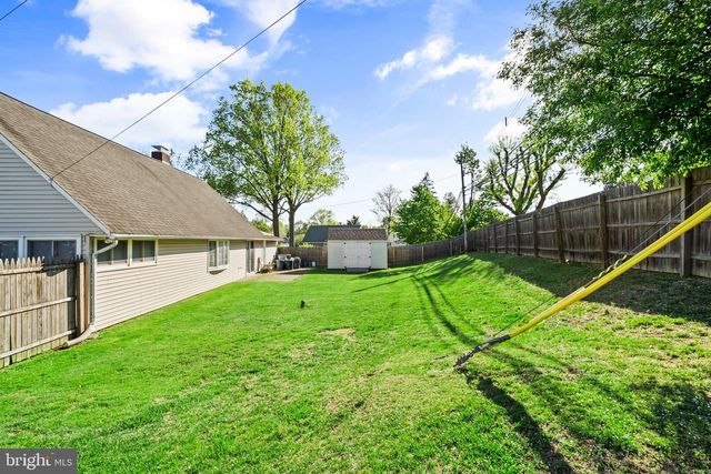 18 S FORSYTHIA DR S, Levittown, PA 19056