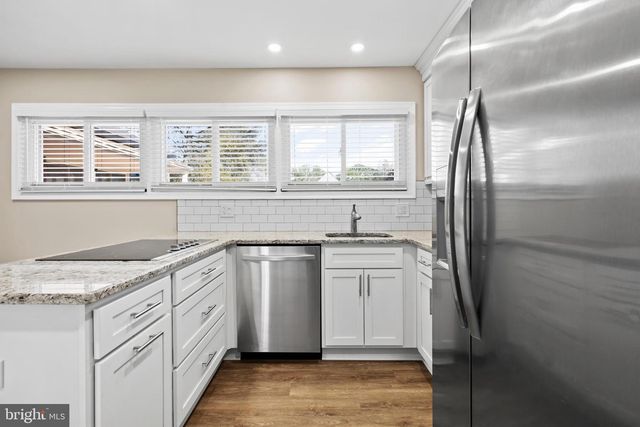 18 S FORSYTHIA DR S, Levittown, PA 19056