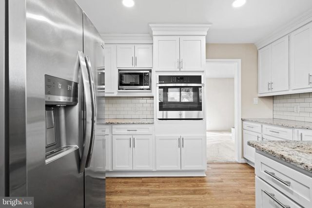 18 S FORSYTHIA DR S, Levittown, PA 19056