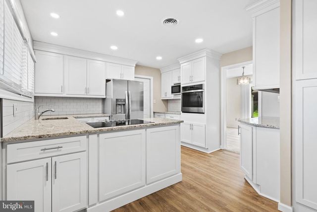 18 S FORSYTHIA DR S, Levittown, PA 19056