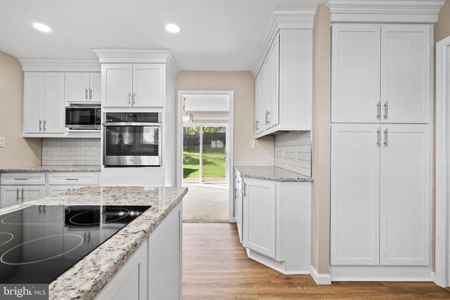 18 S FORSYTHIA DR S, Levittown, PA 19056