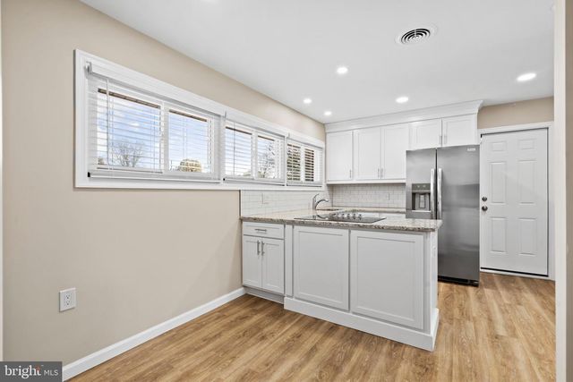 18 S FORSYTHIA DR S, Levittown, PA 19056