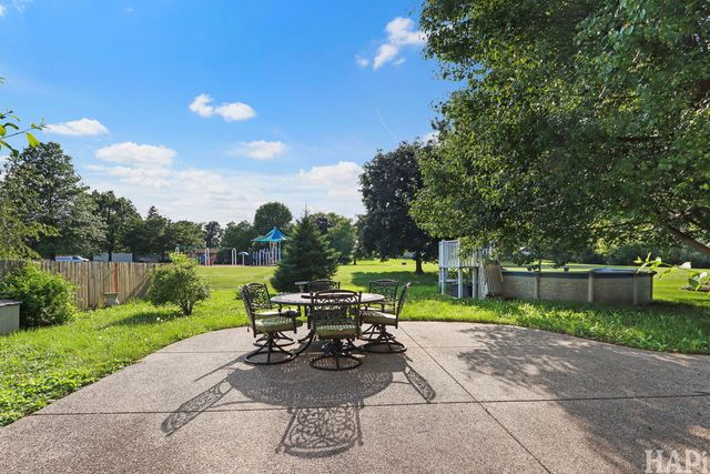 824 Paine Avenue, Lindenhurst, IL 60046