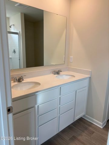 2013 Lyndon Green Cir, Lyndon, KY 40242