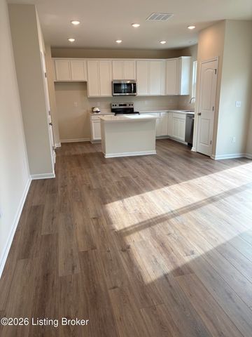 2013 Lyndon Green Cir, Lyndon, KY 40242