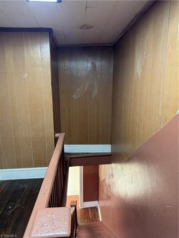 106 College Street, Thomasville, NC 27360