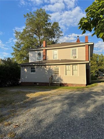 106 College Street, Thomasville, NC 27360