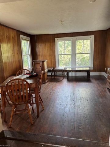 106 College Street, Thomasville, NC 27360