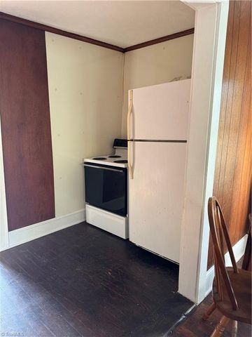 106 College Street, Thomasville, NC 27360