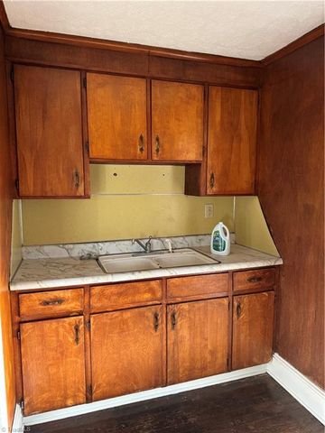 106 College Street, Thomasville, NC 27360