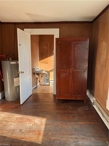 106 College Street, Thomasville, NC 27360