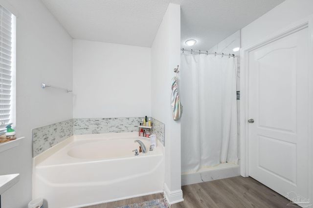 6673 Redfield St, Navarre, FL 32566