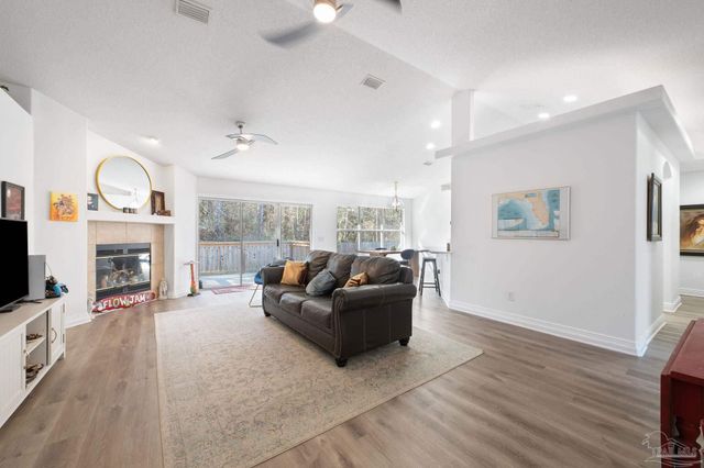 6673 Redfield St, Navarre, FL 32566