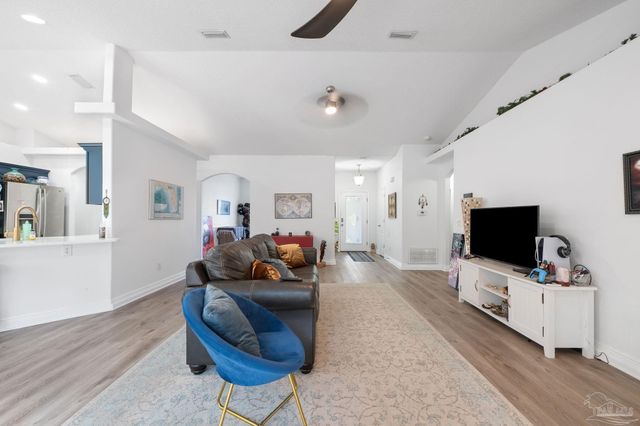 6673 Redfield St, Navarre, FL 32566