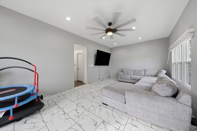 3903 W 115th Street, Alsip, IL 60803