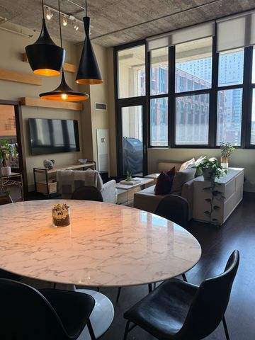 320 E 21st Street 411, Chicago, IL 60616