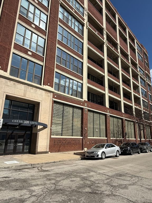 320 E 21st Street 411, Chicago, IL 60616