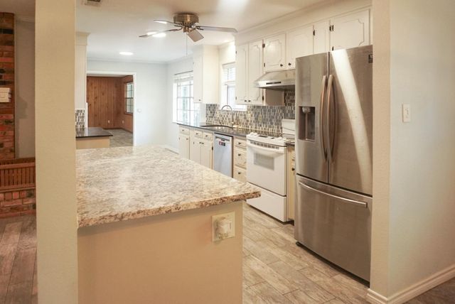 111 Valley Lane, Crockett, TX 75835