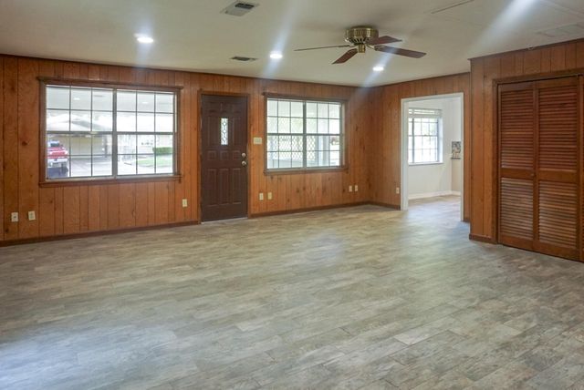 111 Valley Lane, Crockett, TX 75835