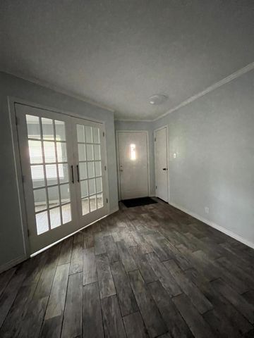 111 Valley Lane, Crockett, TX 75835