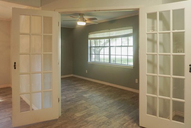 111 Valley Lane, Crockett, TX 75835