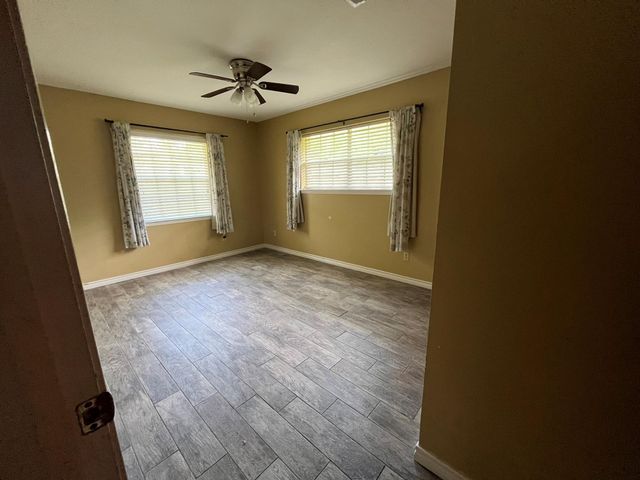 111 Valley Lane, Crockett, TX 75835