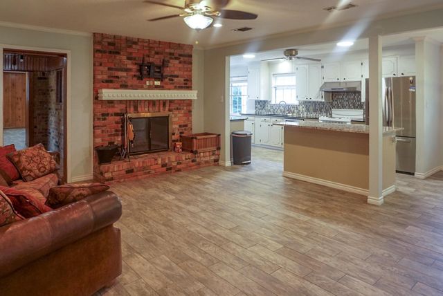 111 Valley Lane, Crockett, TX 75835