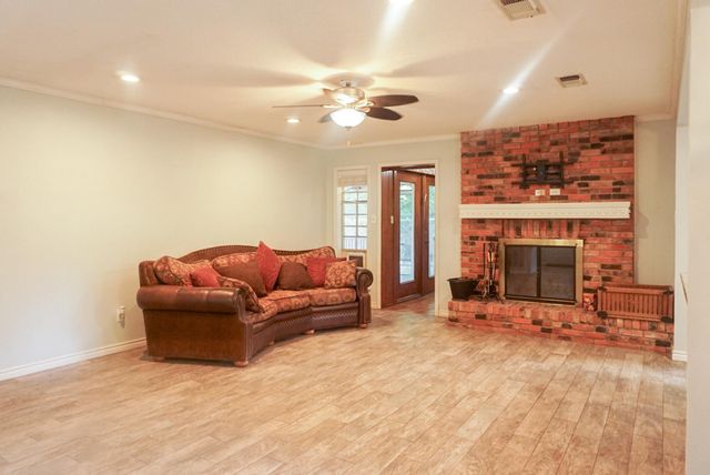 111 Valley Lane, Crockett, TX 75835