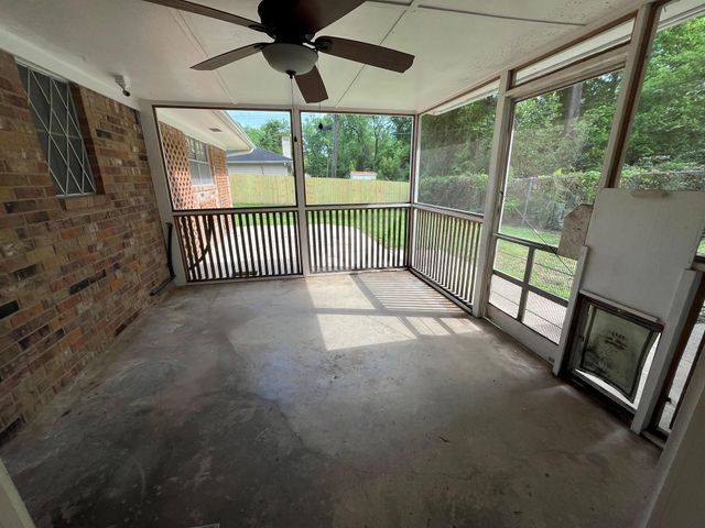 111 Valley Lane, Crockett, TX 75835