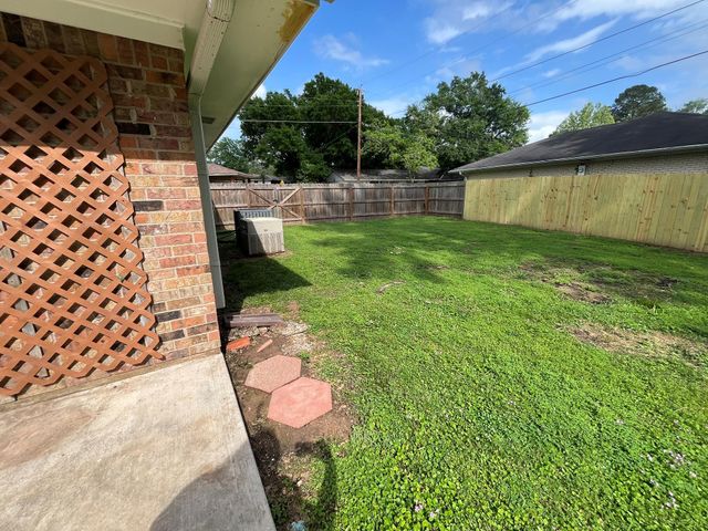 111 Valley Lane, Crockett, TX 75835