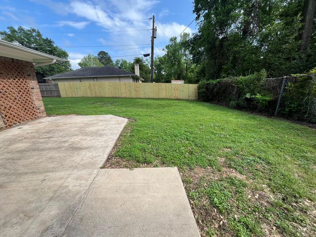 111 Valley Lane, Crockett, TX 75835
