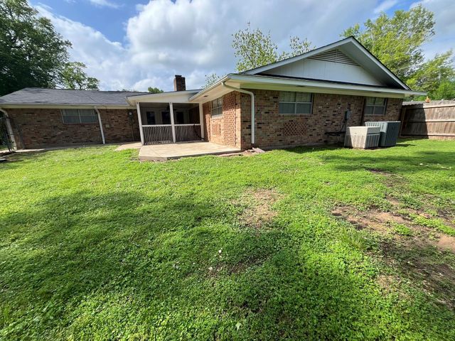 111 Valley Lane, Crockett, TX 75835